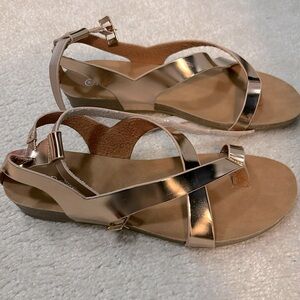 Rose gold size 8 Refresh sandals